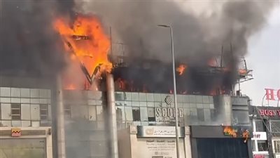 حريق هائل‬⁩ بمجمع البنوك‬⁩ في شارع التسعين بالقاهرة الجديدة| فيديو