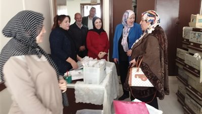 وكيل تعليم القاهرة تتفقد سير العمل بمجمع الإدارات التعليمية بالعباسية (صور)