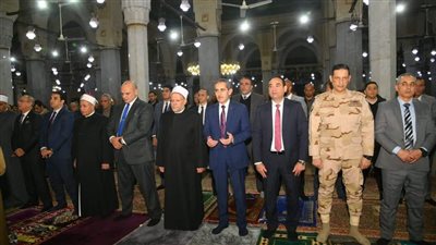 احتفالًا بالعاشر من رمضان.. وحافظ الغربية والمفتي يؤديان صلاتي العشاء والتراويح بالمسجد الأحمدي بطنطا