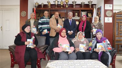 مدير تعليم القاهرة يهنئ أمهات المديرية بعيد الأم ويكرم الأمهات المثاليات (صور)