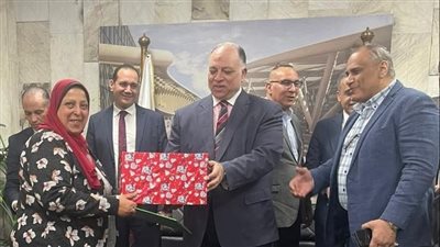 ورود وهدايا في عيد الأم في القابضة للمطارات