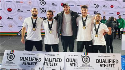 وزير الشباب والرياضة يهنئ منتخب المصارعة الرومانية بالتأهل إلي أوليمبياد باريس
