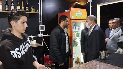 محافظ القليوبية يتفقد التشغيل التجريبي لبعض عربات الطعام بكورنيش بنها