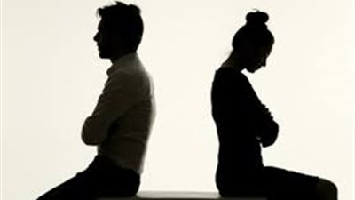 ضحى في دعوى متجمد نفقة داخل محكمة الأسرة: «سافر مع مراته»