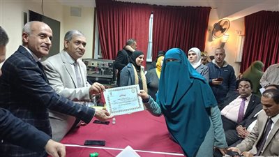 تعليم مطروح: معلمة تحقق مركزا متقدما جمهوريًا في مسابقة الرائد المثالي