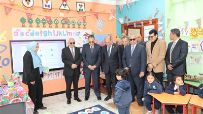 وزير التعليم ومحافظ الشرقية يفتتحان المدرسة الرسمية الدولية بفاقوس