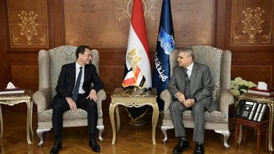 الفريق أسامة ربيع يبحث سبل التعاون مع السفير الفرنسي بالقاهرة