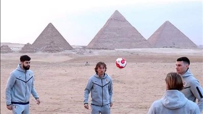 بالصور تدريب كرواتيا على سفح الأهرامات قبل مواجهة مصر 