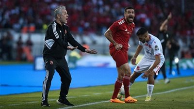 تقارير.. نجم الوداد على رأس قائمة مختصرة لخلافة علي معلول فى الأهلي