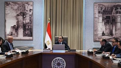 رئيس الوزراء يتابع الموقف التنفيذي للإفراج الجمركي عن البضائع في الموانئ 