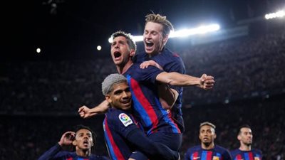 برشلونة يتوصل لاتفاق مع مدافعه لتجديد عقده