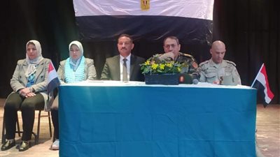 أشرف سلومة يستمع للمشاكل التى تواجه المدارس العسكرية خلال اجتماعه مع قادتها 