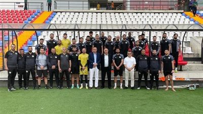 الفريق الرجوب يلتقي بعثة منتخب فلسطين في بنجلاديش ويحث اللاعبين على الفوز