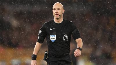 أنتوني تايلور حكمًا لقمة مانشستر سيتي وآرسنال في البريمرليج