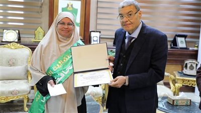 محافظ المنيا يكرم الأم المثالية على مستوى المحافظة 