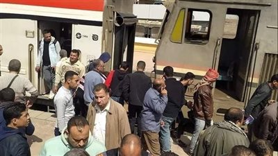 بالصور.. تفاصيل حادث قطار المنوفية بعد إغماء سائق الجرار