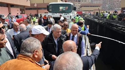 محافظ القليوبية يتفقد موقع حريق محطتي الصرف الصحي بالخصوص والقلج