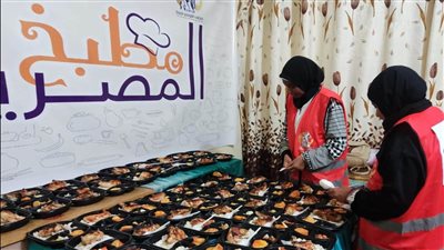 قومى المرأة بأسوان يواصل فعاليات مبادرة «مطبخ المصرية» لتوزيع الوجبات الغذائية
