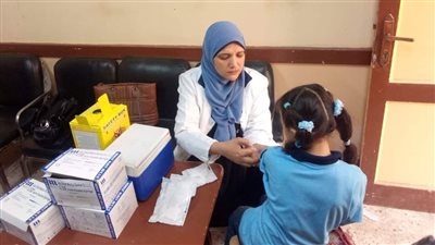 قوافل طبية للكشف على أطفال مدارس المنيا