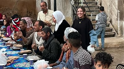 جمعية الخير والتنمية الشاملة توزع 1500 شنطة رمضانية و200 وجبة فطار يوميا بمطاي بالمنيا