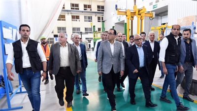 رئيس الوزراء يزور مصنع 