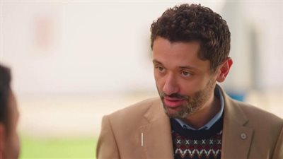 خالد يوسف يشيد بـ كريم محمود عبد العزيز: يتجاوز عظمة أبيه