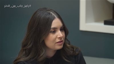 رامز جلال ساخرًا من هاجر السراج: أنتِ صغيرة كدة لية (صور)