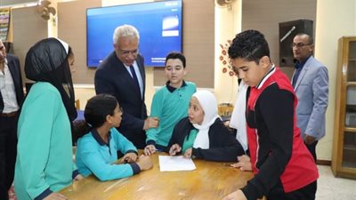 مدير تعليم القاهرة يتابع تصفيات مسابقة أوائل الطلبة(صور)