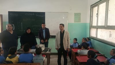 وكيل تعليم كفر الشيخ يتفقد المدارس ويطمئن على انتظام العملية التعليمية ويناقش الطلاب