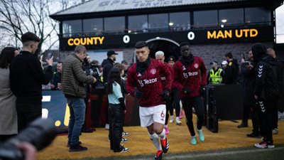 مانشستر يونايتد يُعلن غياب ثنائي الفريق.. وهذه مدة غيابهما