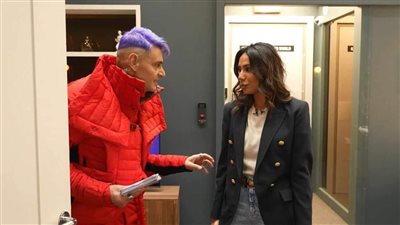 رامز جلال ساخرًا من لبنى عبد العزيز: لابسة جاكيتة أنور وجدي (صور)