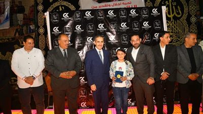 محافظ الغربية يكرم 30 من حفظة القران وأهالي الشهداء بقرية صالحجر بمركز بسيون