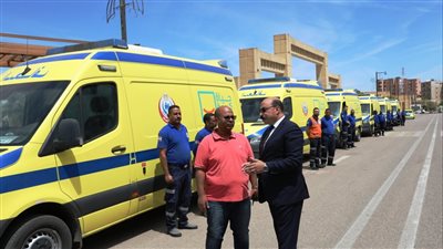 محافظ أسوان: «حياة كريمة» تهدي هيئة الإسعاف بالمحافظة 6 سيارات جديدة
