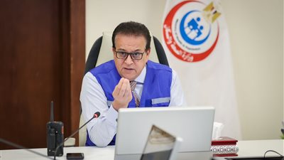 وزير الصحة يتابع تطبيق خطة التأمين الطبي لعيد الفطر المبارك