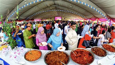 بنكهة شرق آسيا.. أسرار عادة البيت المفتوح عند الماليزيين بعيد الفطر