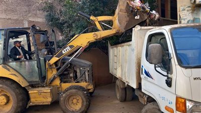 حملات مكثفة من محافظ المنوفية لرفع تجمعات القمامة 