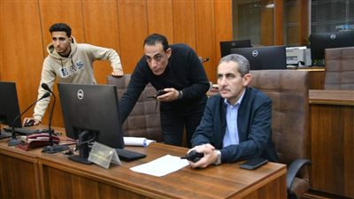 بمركز السيطرة الموحد.. محافظ الغربية يتابع جهود الوحدات المحلية بقرى ومدن المحافظة