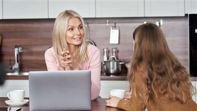 كيف تتحدث مع ابنك المراهق عن الصحة الجنسية؟