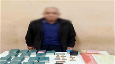 نصاب الظاهر يدير شركة وهمية للنصب على الشباب راغبي السفر للخارج