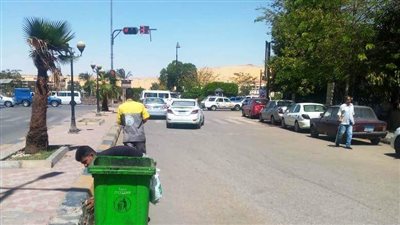 استكمال أعمال النظافة العامة بكافة المناطق والأحياء السكنية بأسوان