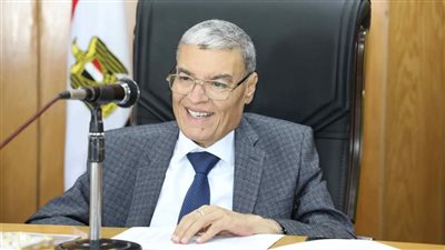 محافظ المنيا يوجه بتيسير عمليات توريد القمح وتخصيص سيارات نقل لصغار المزارعين مجانا