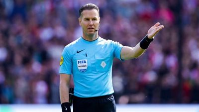  الهولندي داني ماكيلي حكمًا لقمة الجانرز والبايرن في الأبطال