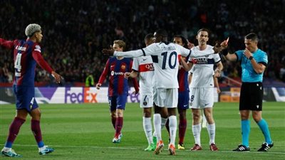 الصحافة الإسبانية تهاجم حكم مباراة برشلونة وباريس سان جيرمان 