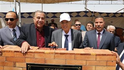 محافظ المنيا يضع حجر أساس مشروع موقف إقليمي بتكلفة 287 مليون جنيه
