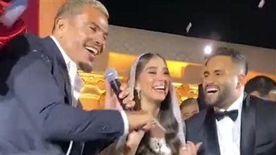 بأغنية الكلام ليك أنت.. عمرو دياب يشعل حفل زفاف نجل محمد فؤاد