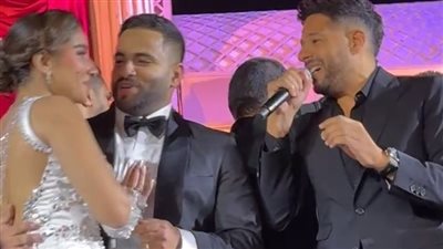 بفستان عاري الظهر.. عروس نجل محمد فؤاد تشعل زفافها بإطلالة جريئة (صور)