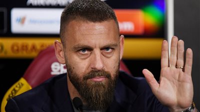 رسميًا.. روما يعلن استمرار دي روسي كمدرب دائم للفريق