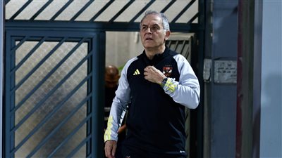 وسام ابوعلي يقود هجوم الأهلي في مواجهة مازيمبي بدوري أبطال إفريقيا 