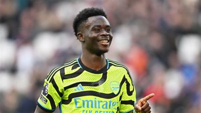 ساكا يقود تشكيل الأرسنال في الدوري الإنجليزي
