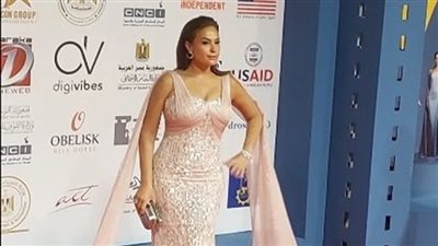 هند صبري بفستان هادىء في حفل افتتاح مهرجان أسوان الدولي (صور)